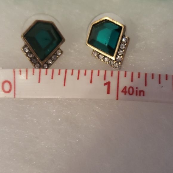 NEW Emerald rhinestone earrings (pierced) - Picture 4 of 5